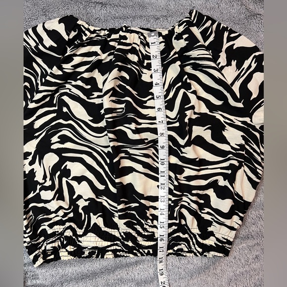NWT H&M Black/White Balloon Sleeve Crop Top - Picture 2 of 8